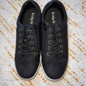 Boys New Black Sneakers Dress up or Down Size 5 Medium